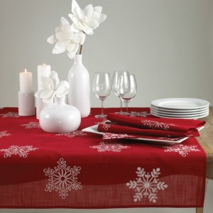 The Holiday Aisle Snowflake Table Runner THLA3358